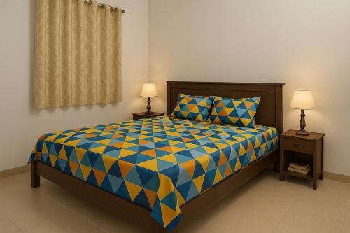 Ένα ή περισσότερα κρεβάτια σε δωμάτιο στο Yashodha Pride Home Stay