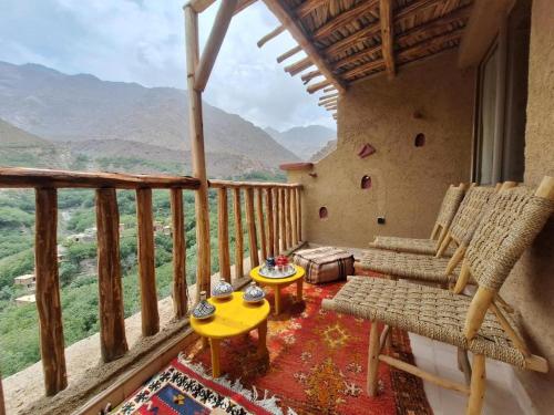 Nespecifikovaný výhled na hory nebo výhled na hory při pohledu z hotelu