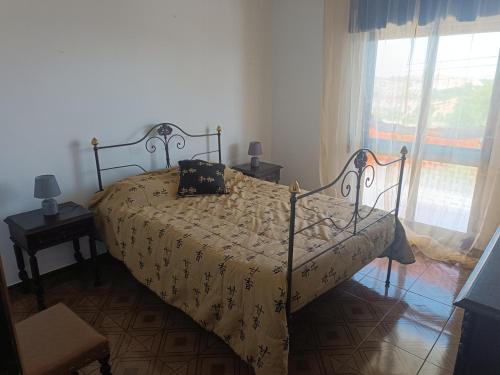 a bedroom with a bed with a bedspread on it at Casa Das Manas - Pardais in Alandroal