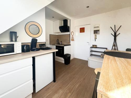 Η κουζίνα ή μικρή κουζίνα στο Studio lumineux et rénové - 2 personnes