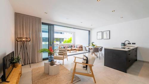 a living room with a kitchen and a living room at Casa di Chibi Chibi - Brand new apartment with pool close to the beach in Jan Thiel