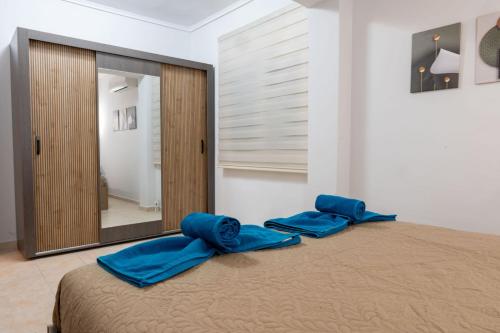 Postel nebo postele na pokoji v ubytování Aphrodite 's cozy house