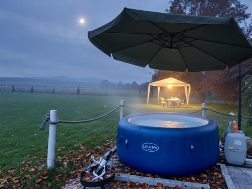 Łąka PrudnickaにあるNuka House - Teatr Natury z Jacuzziのギャラリーの写真