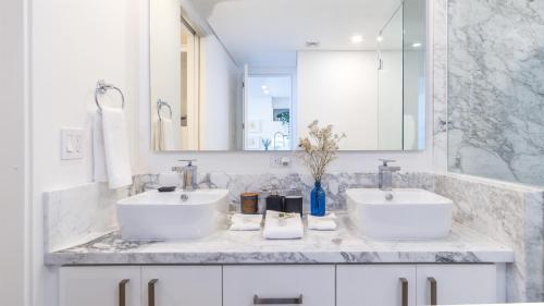 Ένα μπάνιο στο Encantame Towers Viento 1503