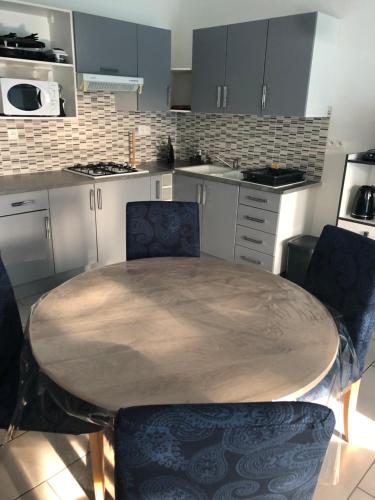 Η κουζίνα ή μικρή κουζίνα στο petite maison calme