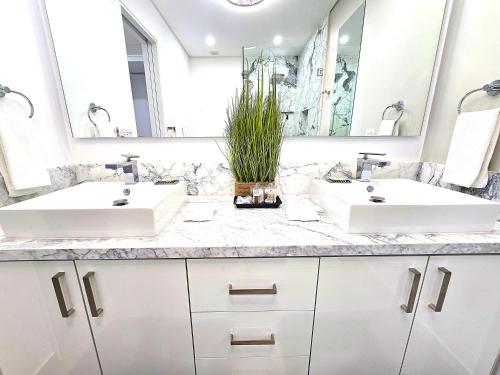 Koupelna v ubytování Beautiful 2 bedroom Corner Beach Front Condominium Encantame Velero 905