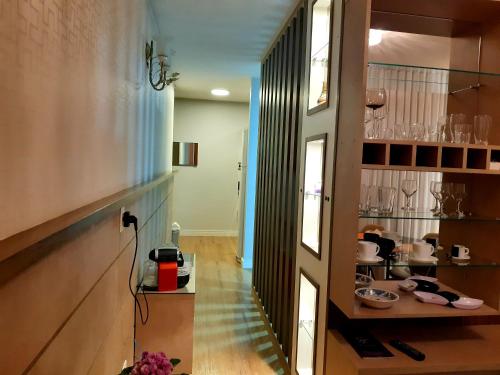 a hallway leading to a dining room with wine glasses at Flat particular Vision Executive in Brasília