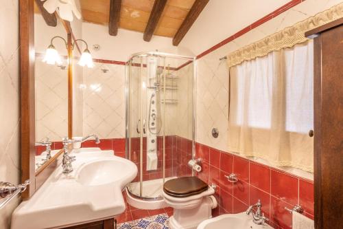 a bathroom with a toilet and a sink and a shower at Villa Cecilia in Cinisi