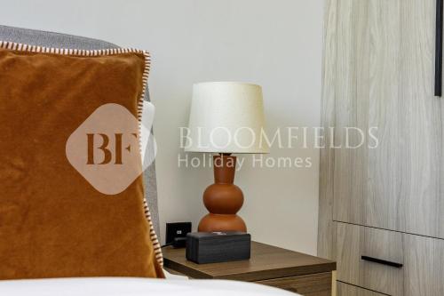 En eller flere senge i et værelse på Bloomfields Snug Stu The Gate Masdar