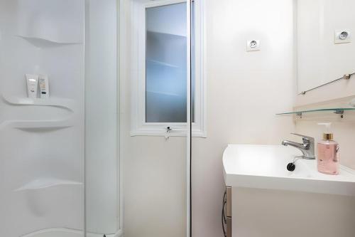 Koupelna v ubytování Ferienpark Cesenatico Mobilehome Riviera für 6 Personen