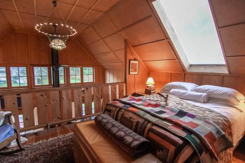 a bedroom with a large bed in a house at Cute Cabin in Yachats! Short walk to rivers' edge! River Walk Cabin in Yachats