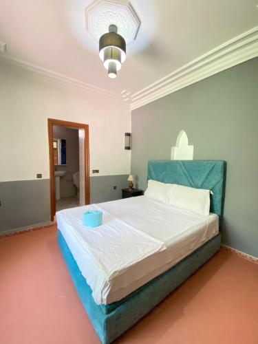 Ένα ή περισσότερα κρεβάτια σε δωμάτιο στο Riad des remparts d'agdal