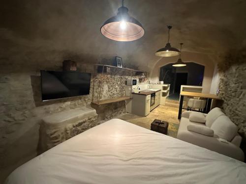 a bedroom with a bed and a living room at Suite secrète avec jacuzzi ambiance romantique in Livron-sur-Drôme