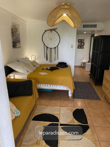 Llit o llits en una habitació de Studio Coco Zen