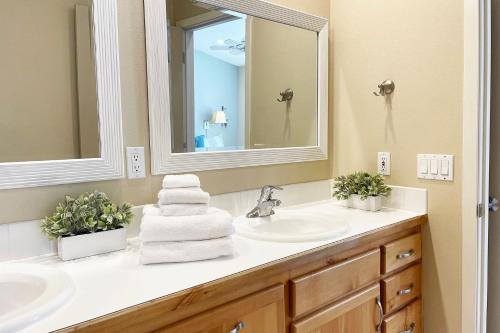 Koupelna v ubytování Beautiful Ocean Front Home! Sweeping Ocean Views! Pacific Sands