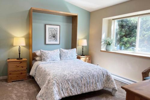 Postel nebo postele na pokoji v ubytování Beautiful Ocean Front Home! Sweeping Ocean Views! Pacific Sands