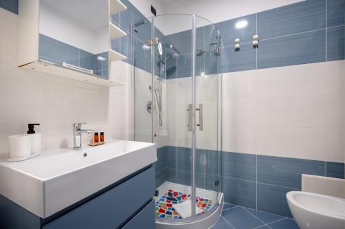 a bathroom with a sink and a shower at Casa Diletta— Bright Spaces, Warm Moments in Stazione Bari Centrale