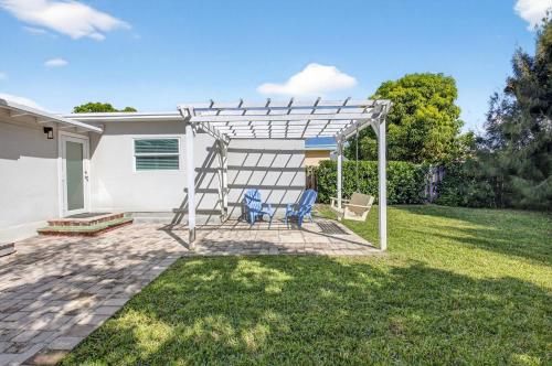 Сад в Delray Daydream Home for 8