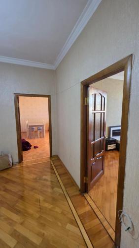 Ένα ή περισσότερα κρεβάτια σε δωμάτιο στο Квартира