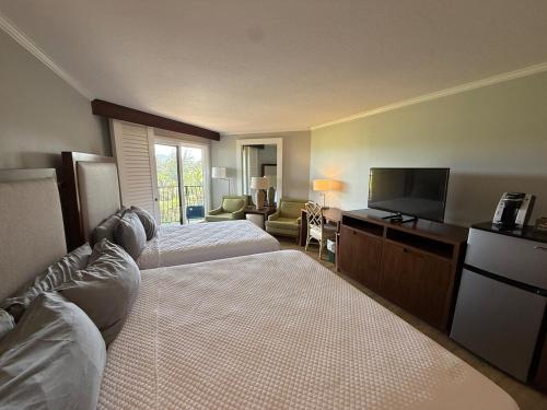 Postel nebo postele na pokoji v ubytování Private Beachfront Ocean View with Resort Amenities!