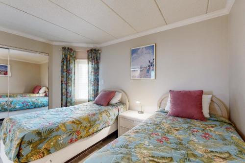 Postel nebo postele na pokoji v ubytování Waikiki 402