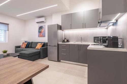 Oculus Kalithea Irakleous Apartments by Live&Travel