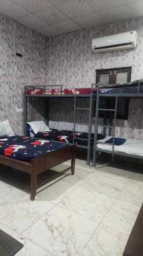 Postel nebo postele na pokoji v ubytování Hotel Panipat Town House