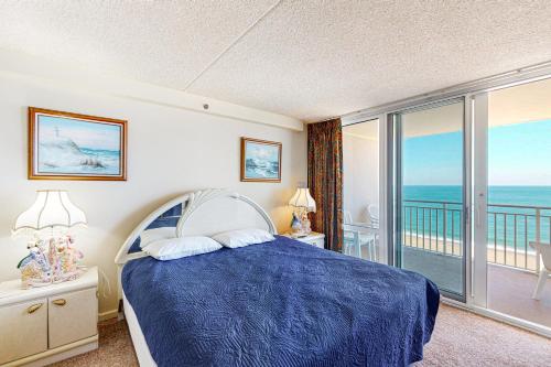 Giường trong phòng chung tại Carousel 1207