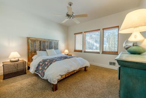 Ένα ή περισσότερα κρεβάτια σε δωμάτιο στο Ski in and out First Chair