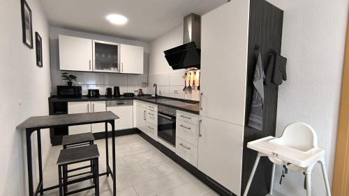 Η κουζίνα ή μικρή κουζίνα στο Tolle Lage - modern - zentral gelegen - 2 Zimmer Apartment