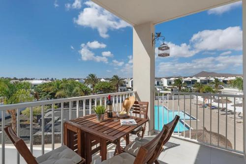 Escape Senator Pool and Wifi