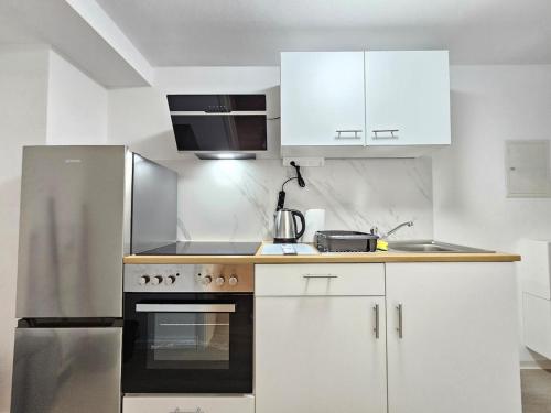 Kuchyň nebo kuchyňský kout v ubytování Wohnreich Blaubeuren Weiler 1 room apartment - room 3