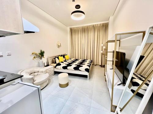 Postel nebo postele na pokoji v ubytování Karama Apple building