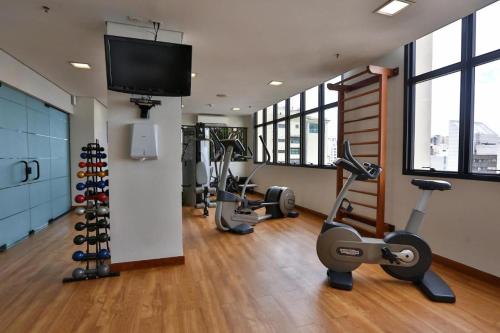 Phòng/tiện nghi tập thể dục tại CONFORT iNN JARDINS