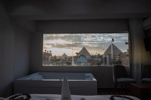 Galeriebild der Unterkunft Pyramids&&Tuya&&view inn in Kairo