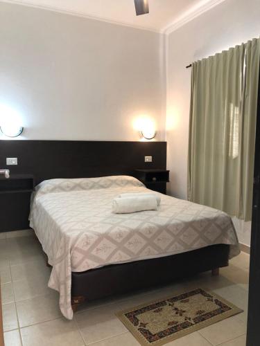 a bedroom with a bed with two towels on it at Cuatro Estaciones in San José