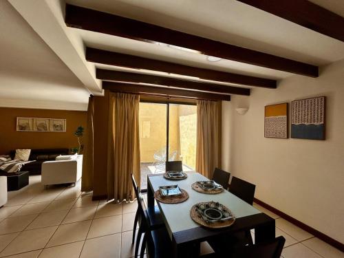 Χώρος καθιστικού στο Escazu 3 BR Home Cozy Spacious Multiplaza y Cima