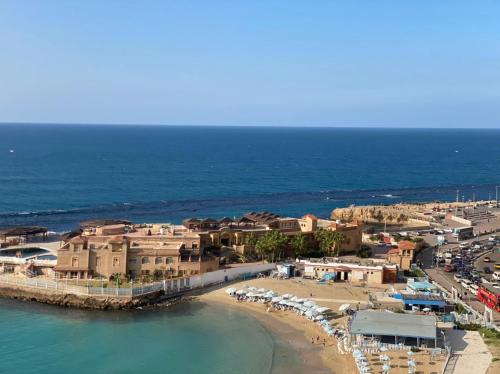 Wide Seaview 3-Bedroom Apartment