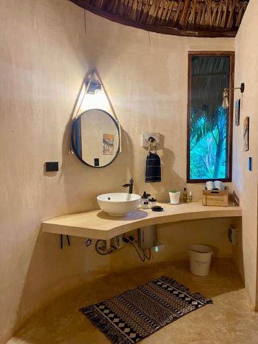 a bathroom with a sink and a mirror at Cabañas HUNAB KU 21 in Hocabá