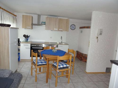 a kitchen with a table and chairs in a room at Haus Biggi - Ferienwohnung Pfänder in Weiler-Simmerberg