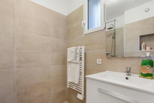 a bathroom with a sink and a mirror at Le Mas Berliat F2 N°16 in Bormes-les-Mimosas