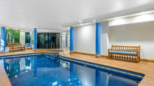 Swimmingpoolen hos eller tæt på Burleigh Beachfront Haven