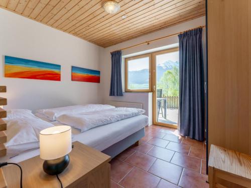 Postel nebo postele na pokoji v ubytování Chapter Two