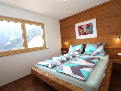 Una cama o camas en una habitación de Stoanerhof