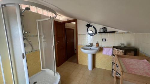 a bathroom with a sink and a shower at Villa Diamante in Diamante