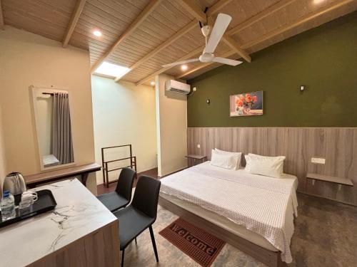 Postel nebo postele na pokoji v ubytování Airport Lounge by Sandamalee