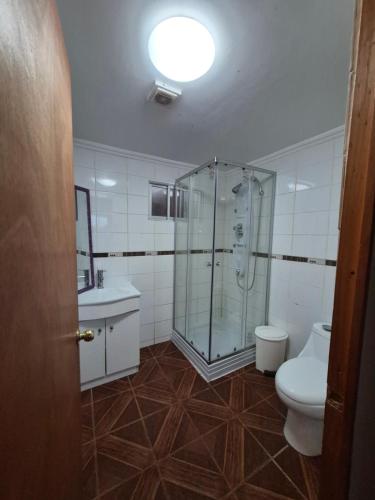 Bilik mandi di Cabañas Alegre Monte