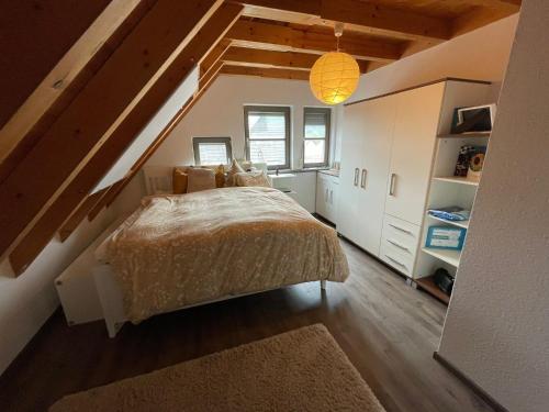 マルクトハイデンフェルトにあるSpessart Oaseのベッドルーム(ベッド付)1室(屋根裏部屋)