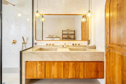 Ένα μπάνιο στο Casa Daria Sofia - Oceanview Luxury 4BDR Villa