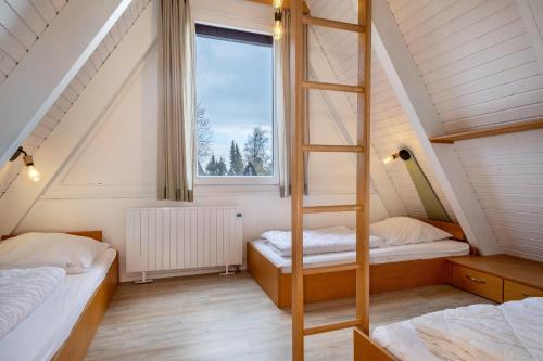 a room with two bunk beds and a window at Wikinger 74 in Immenstaad am Bodensee